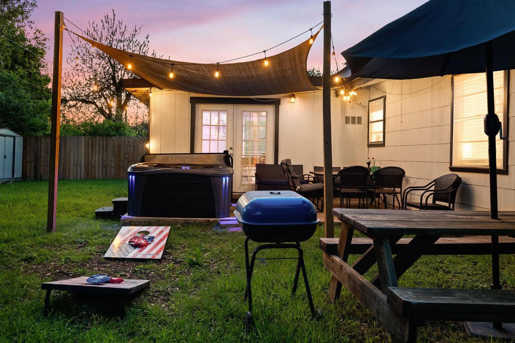 Cozy 3 Bedroom With Hot Tub 2 Min Away From Lackland ซานอันโตนิโอ ภายนอก รูปภาพ
